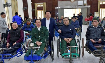 Nhiệt điện Phả Lại chăm lo, chúc Tết người có công