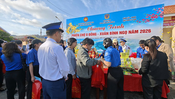 'Tết hải đảo – Xuân ấm áp, thắm tình quân dân' nơi đảo tiền tiêu Lý Sơn