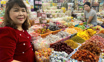 Thành phố Huế: Hàng hóa Tết dồi dào, sức mua chưa tăng