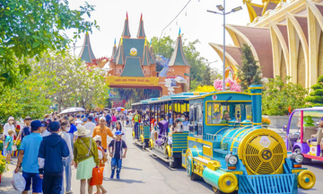 TP. Hồ Chí Minh: Dày đặc sự kiện vui chơi, giải trí  dịp tết Bính Ngọ