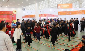 Nhảy sạp sôi động, thu hút khán giả tại Hội chợ Mùa Xuân 2026