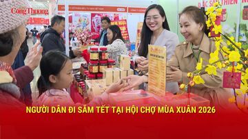 Người dân đi sắm Tết tại Hội chợ Mùa Xuân 2026
