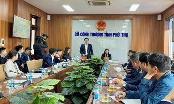 Thứ trưởng Nguyễn Sinh Nhật Tân kiểm tra tình hình cung ứng hàng hoá, điện, xăng dầu tết Bính Ngọ tại Phú Thọ