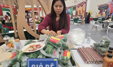 Bùng nổ doanh số tại Hội chợ Mùa Xuân: Một gian giò chả bán 2 tấn hàng