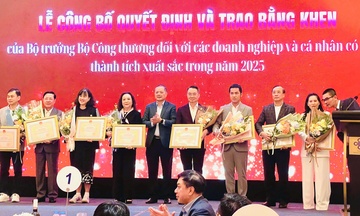 Chủ tịch Giovanni Nguyễn Trọng Phi nhận Bằng khen của Bộ Công Thương