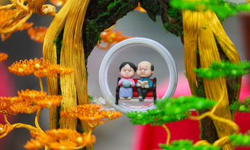 Bonsai bằng dây đồng ‘hút khách’ dịp cận Tết tại Hà Tĩnh