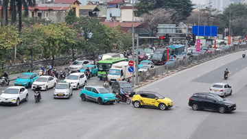 Các phố trung tâm Hà Nội giảm tải, cửa ngõ ken cứng chiều 26 Tết
