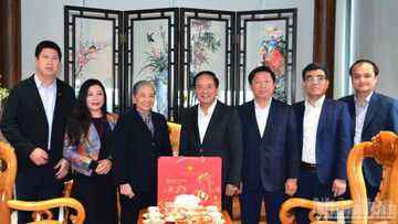 Trưởng ban Tuyên giáo và Dân vận Trung ương thắp hương tưởng niệm Tổng Bí thư Nguyễn Phú Trọng