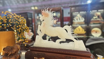 Linh vật ngựa - điểm nhấn trên thị trường quà tết Bính Ngọ 2026