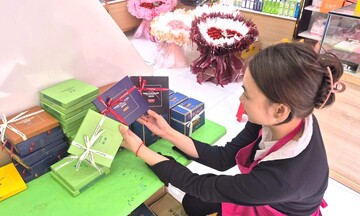 Nghệ An: Quà tặng ngày Valentine đa dạng nhưng sức mua không cao