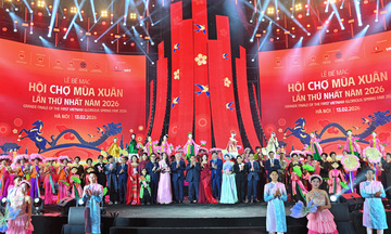 Toàn cảnh lễ bế mạc Hội chợ Mùa Xuân lần thứ nhất năm 2026 qua ảnh