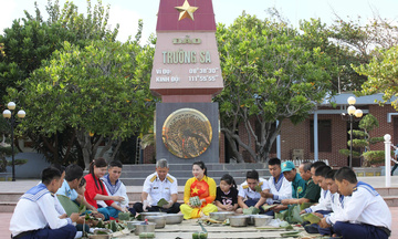 Xuân về trên đảo Trường Sa