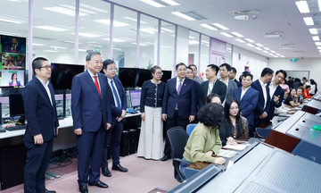 Tổng Bí thư Tô Lâm thăm, chúc Tết cán bộ, phóng viên VTV và VOV