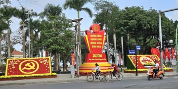 Hà Nội rộn ràng trước thời khắc chuyển giao sang năm mới