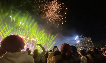 Đắk Lắk: Hàng nghìn người dân đến Quảng trường 10/3 đêm giao thừa