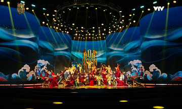 Không gian nghệ thuật rực rỡ sắc màu đêm giao thừa tết Bính Ngọ 2026