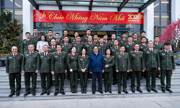 Thủ tướng kiểm tra, động viên các lực lượng công an ứng trực dịp Tết