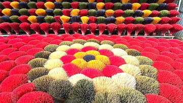 Làng nghề hương Quảng Phú Cầu bền bỉ giữ gìn văn hóa Việt