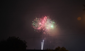 Rực rỡ pháo hoa đón giao thừa Bính Ngọ 2026 tại Hưng Yên