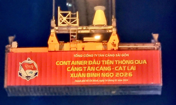 Phát lệnh làm hàng đầu năm 2026 tại cảng Tân Cảng - Cát Lái