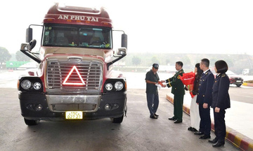 Lô hàng sầu riêng xuất khẩu “xông đất” cửa khẩu Lào Cai