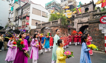 Mùng 3 Tết: Miền Bắc rét, Nam Bộ nắng nóng