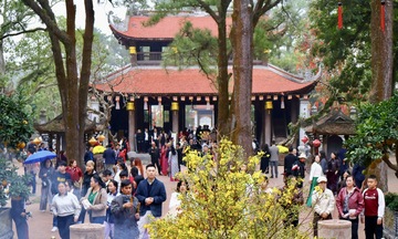 Du khách nô nức du xuân tại Di tích Côn Sơn - Kiếp Bạc