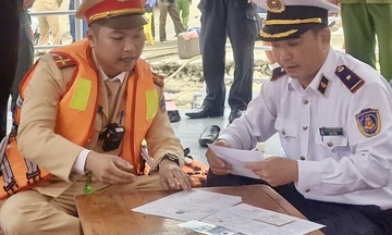 Phú Thọ: Tăng cường kiểm soát tàu du xuân hồ Hòa Bình, bảo đảm an toàn