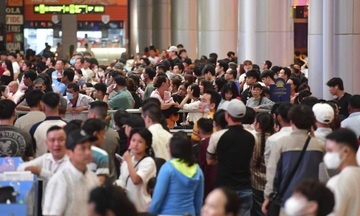 Sân bay Tân Sơn Nhất lập kỷ lục về lượng khách