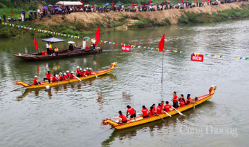Đặc sắc giải đua thuyền trên sông Ngàn Phố