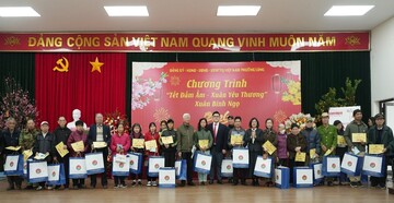 ROX Share mang Tết ấm đến hơn 2.300 hộ gia đình khó khăn