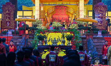 Dâng hương khai xuân tại Hoàng thành Thăng Long: Biểu tượng của niềm tin và sự gắn kết