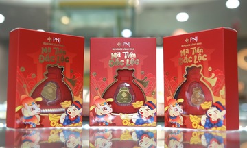 Trải nghiệm 'xé túi mù' gây sốt thị trường vàng ngày vía Thần Tài