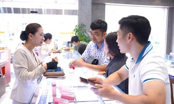 Nghệ An đông kín người đi mua vàng ngày vía Thần Tài 