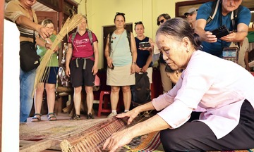 Đà Nẵng: Du khách đổ về Ngày hội làng nghề truyền thống Kim Bồng