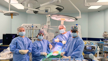 Người mẹ hiến tặng gan của con trai chết não, cứu bé 3 tuổi xơ gan