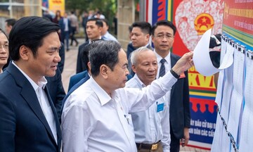 Chủ tịch Quốc hội kiểm tra công tác chuẩn bị bầu cử tại Nghệ An