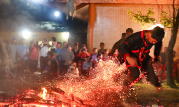 Bí ẩn lễ hội nhảy lửa của người Pà Thẻn 