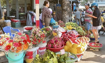 Cần Thơ:  Rằm tháng Giêng hàng hóa dồi dào, thị trường ổn định
