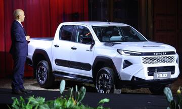 Toyota Hilux thế hệ mới gây bất ngờ, vượt lên dẫn đầu doanh số