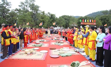 Hải Phòng sôi nổi Hội thi bánh chưng, bánh giầy tại Côn Sơn, Kiếp Bạc 