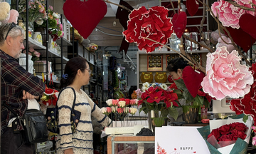 Thị trường hoa tươi, quà tặng ‘tăng nhiệt’ ngày Quốc tế Phụ nữ 8/3