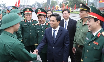 Thanh Hóa: Hàng nghìn thanh niên hăng hái lên đường nhập ngũ