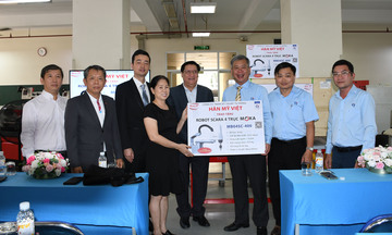 Trường Cao đẳng Kỹ thuật Cao Thắng tiếp nhận robot phục vụ đào tạo tự động hóa