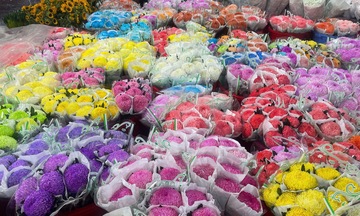 TP. Hồ Chí Minh: Hoa tươi và quà tặng độc đáo hút khách trước thềm 8/3