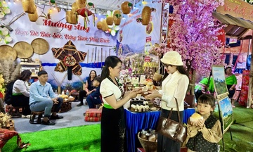 Không gian văn hóa, sản phẩm OCOP hút khách tại Lễ hội Hoa Ban
