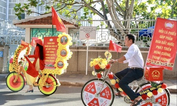 Đường phố Cần Thơ rực rỡ cờ hoa trước ngày hội non sông