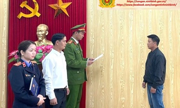 Ninh Bình: Bắt tạm giam đối tượng sản xuất dấm ăn giả với số lượng lớn