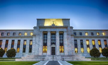 Fed điều chỉnh lãi suất, thị trường toàn cầu 'nín thở' chờ quyết định