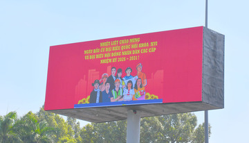 TP. Hồ Chí Minh rực rỡ cờ hoa hướng về ngày hội bầu cử 